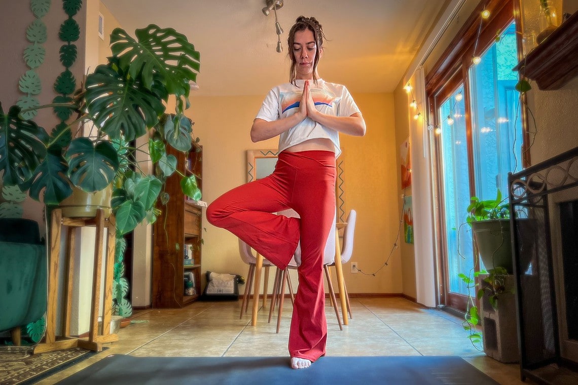 halara-crossover-high-waisted-comfort