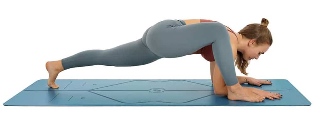 liforme-original-yoga-mat-stretching.jpg
