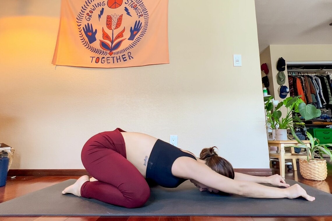 manduka-yoga-mat-flat-lay-floor
