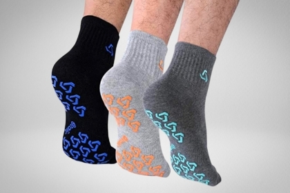 ozaiic-anti-skid-with-grips-yoga-socks-featured