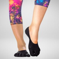 rae-yoga-full-toe-yoga-socks-featured