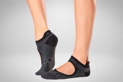 tavi-noir-emma-non-slip-yoga-socks-featured