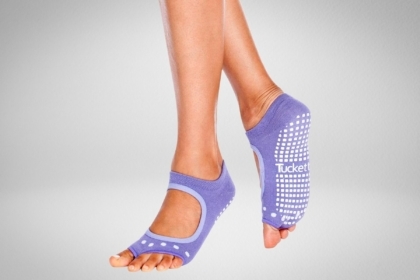 tucketts-non-slip-toeless-yoga-socks-featured