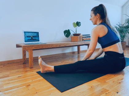 yoga-on-youtube-flexing